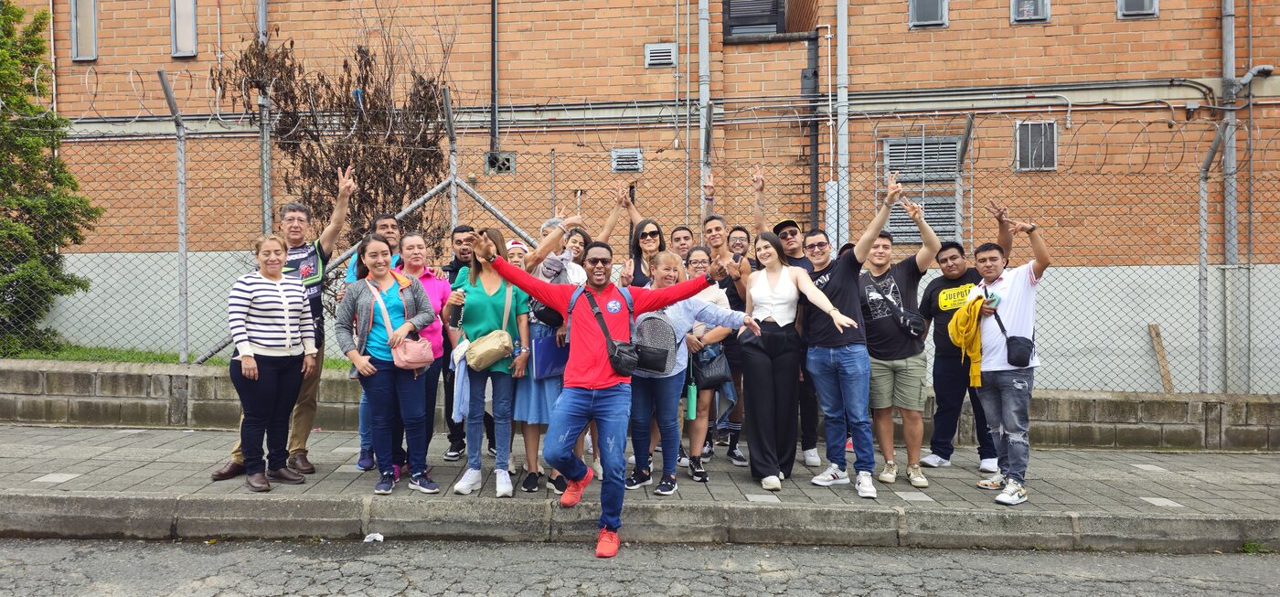 Vista del tour grupal por la Comuna 13 de Medellín